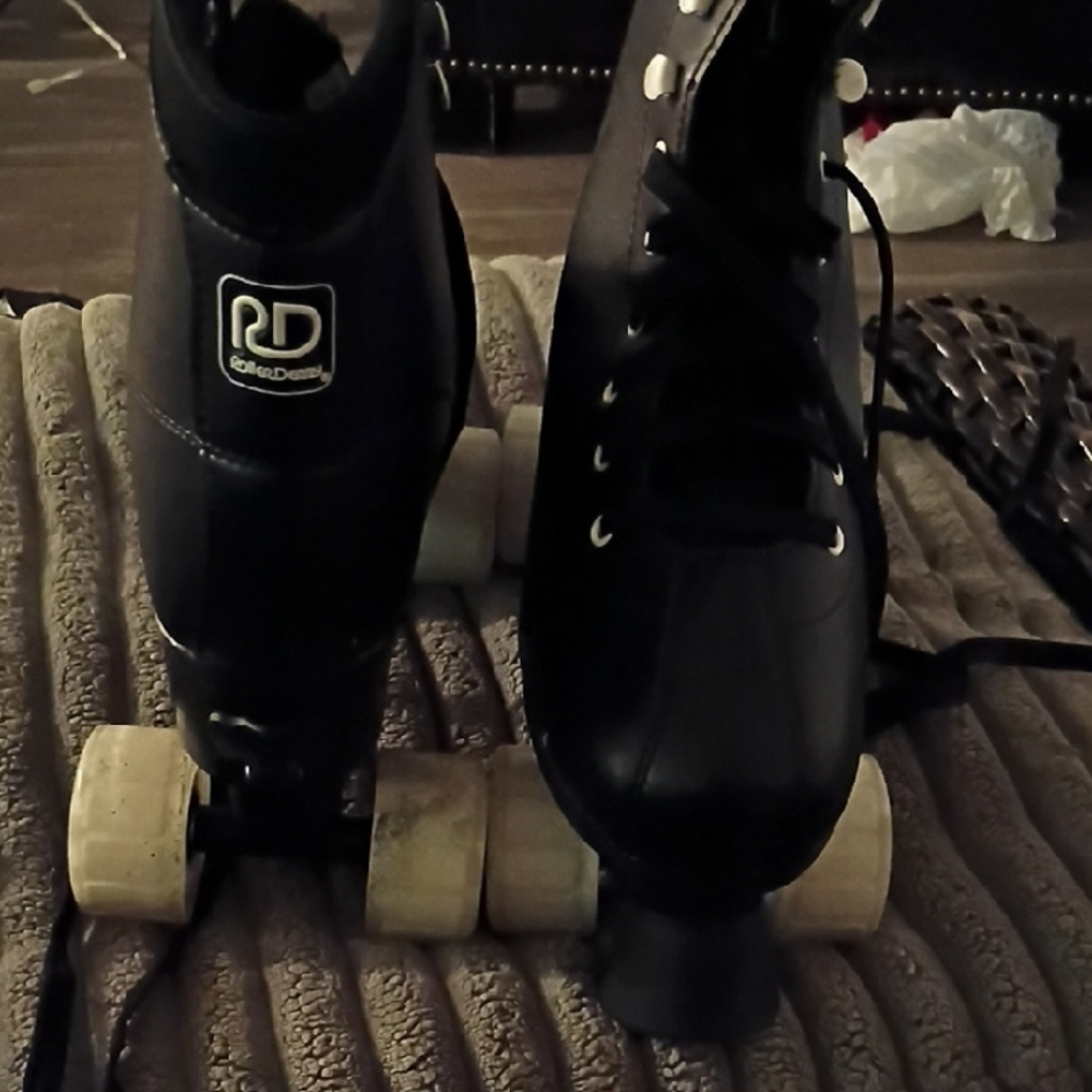 Black Roller Derby Skates